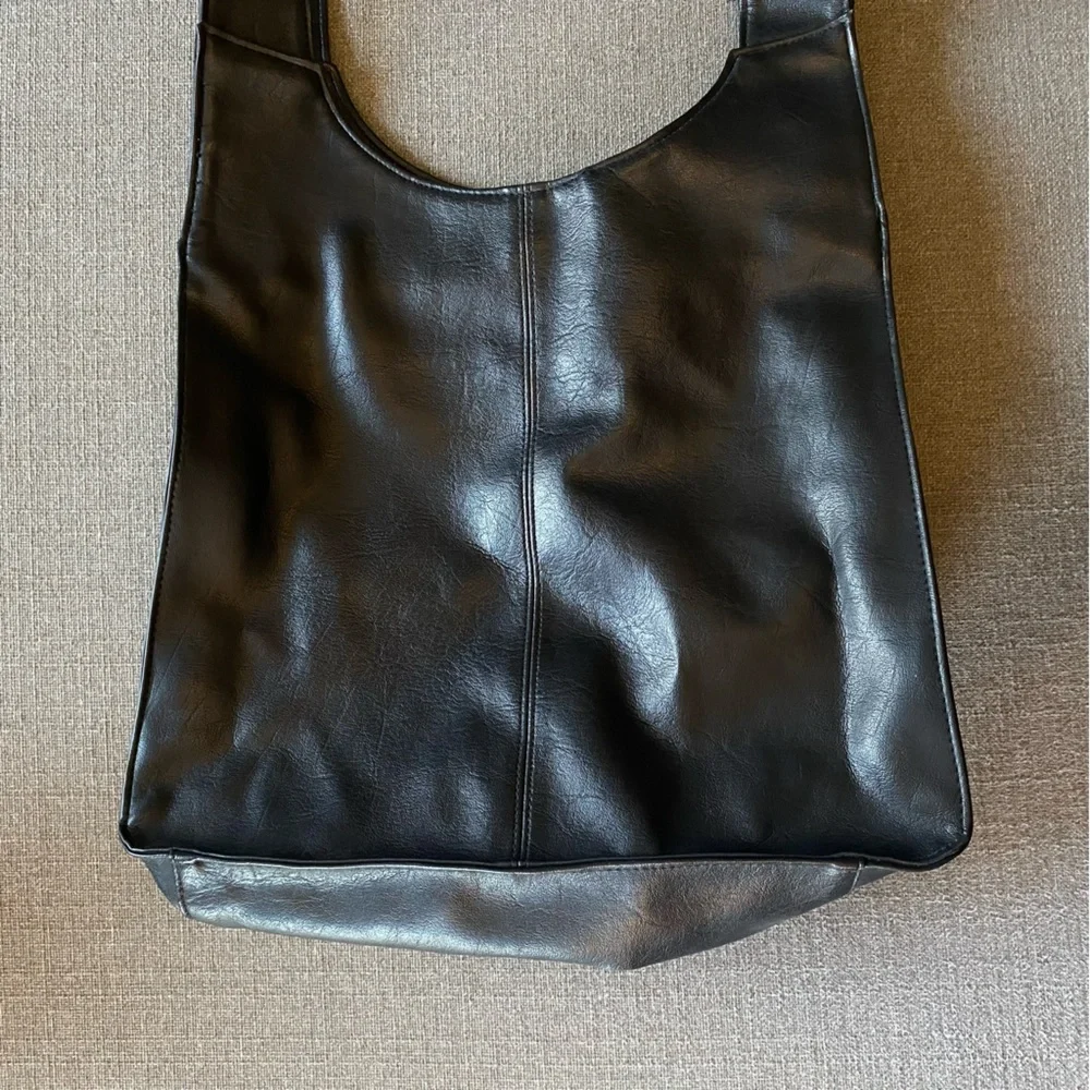 VINTAGE Manmade Leather Shoulder Bag in Black